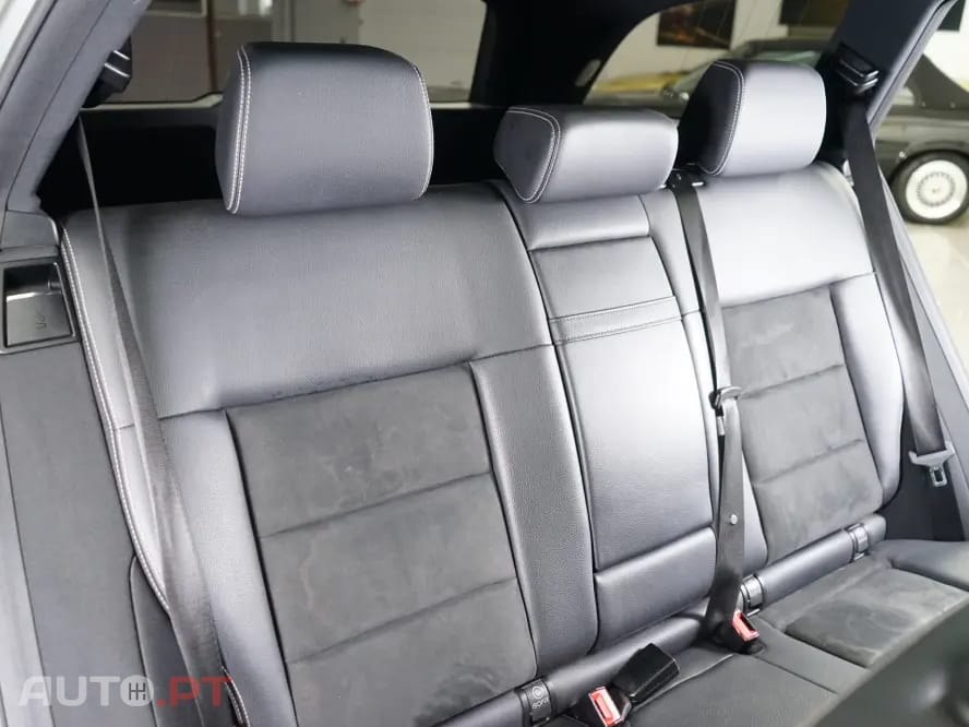 Mercedes-Benz E 220 CDi Avantgarde BlueEfficiency Auto