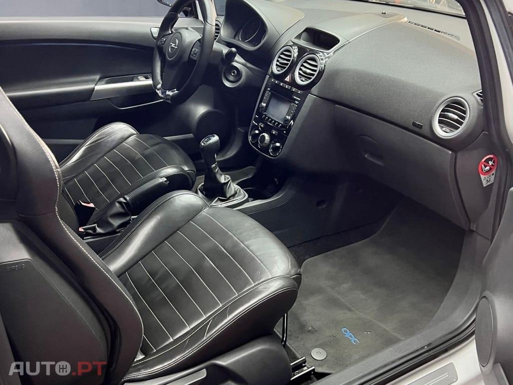 Opel Corsa 1.6 Turbo OPC