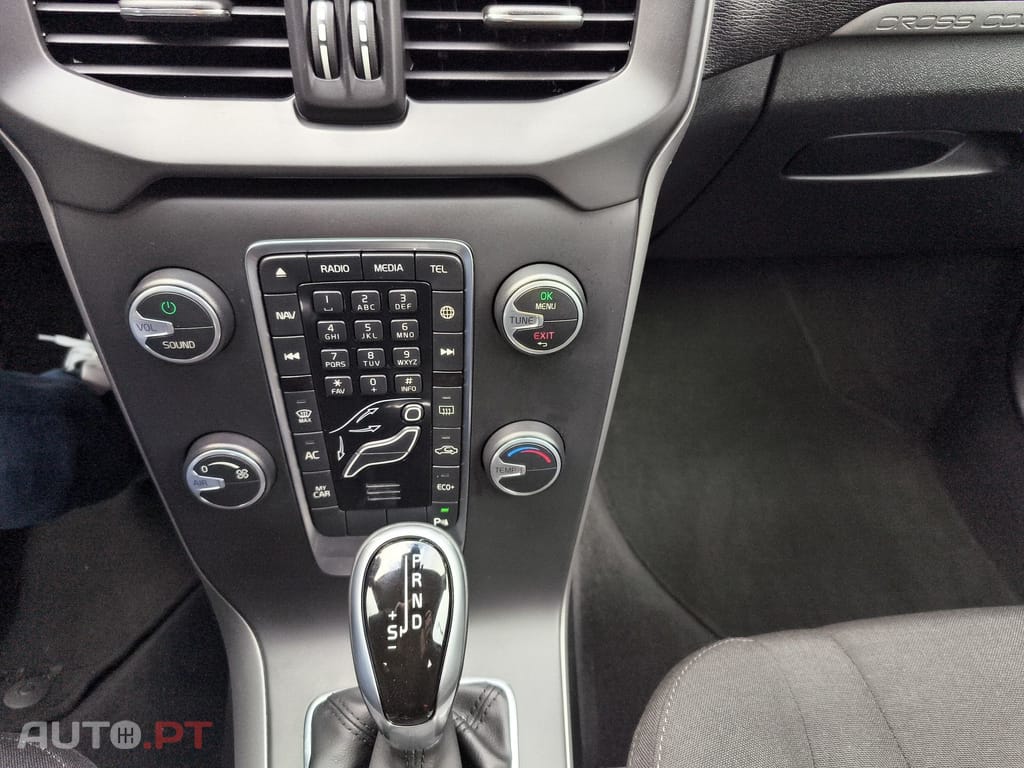 Volvo V40 Cross Country 2.0 D2 Momentum Geartronic