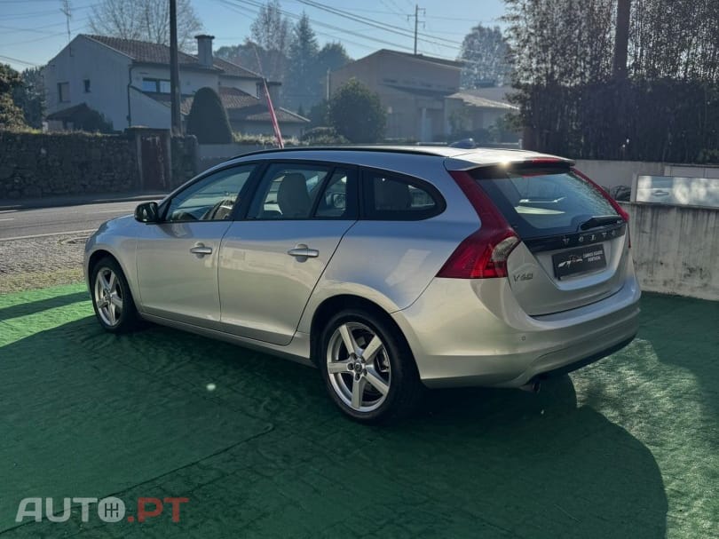 Volvo V60 1.6 D2 Drive Summum Start/Stop — fotografia 7