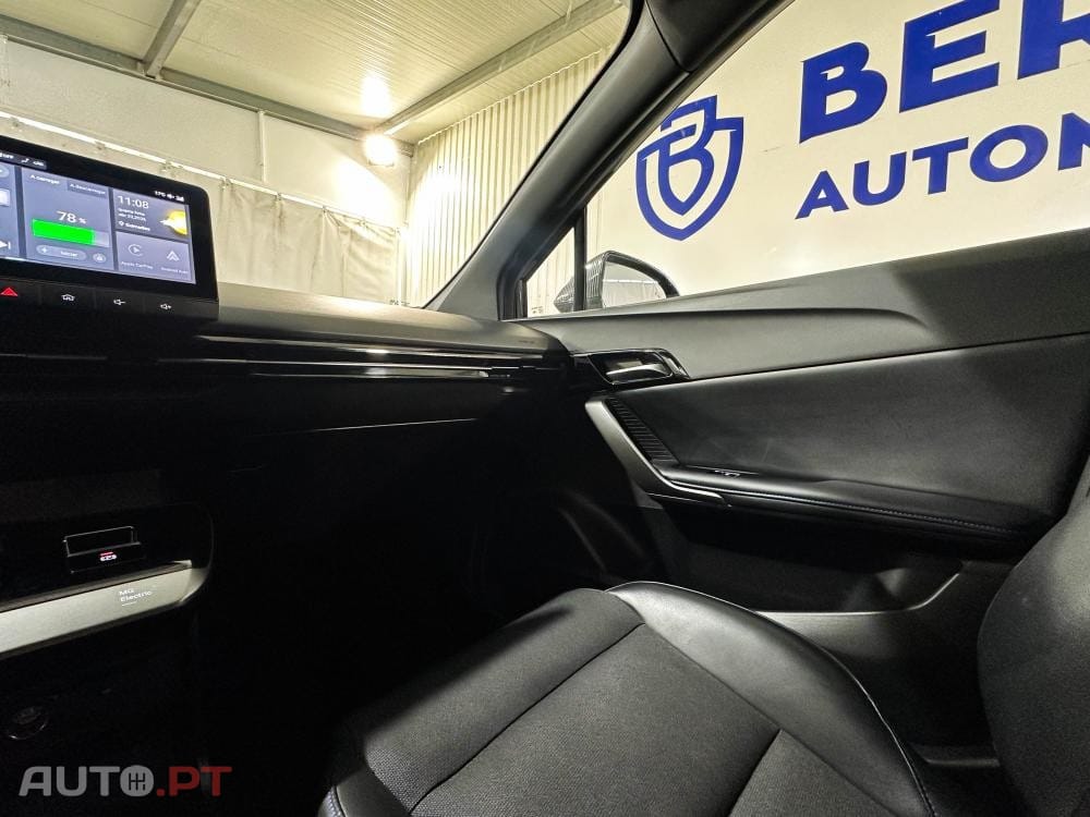 MG MG4 77 kWh Extended Range Luxury