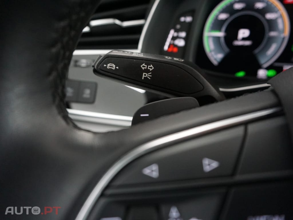 Audi Q8 55 TFSIe quattro Tiptronic competition plus