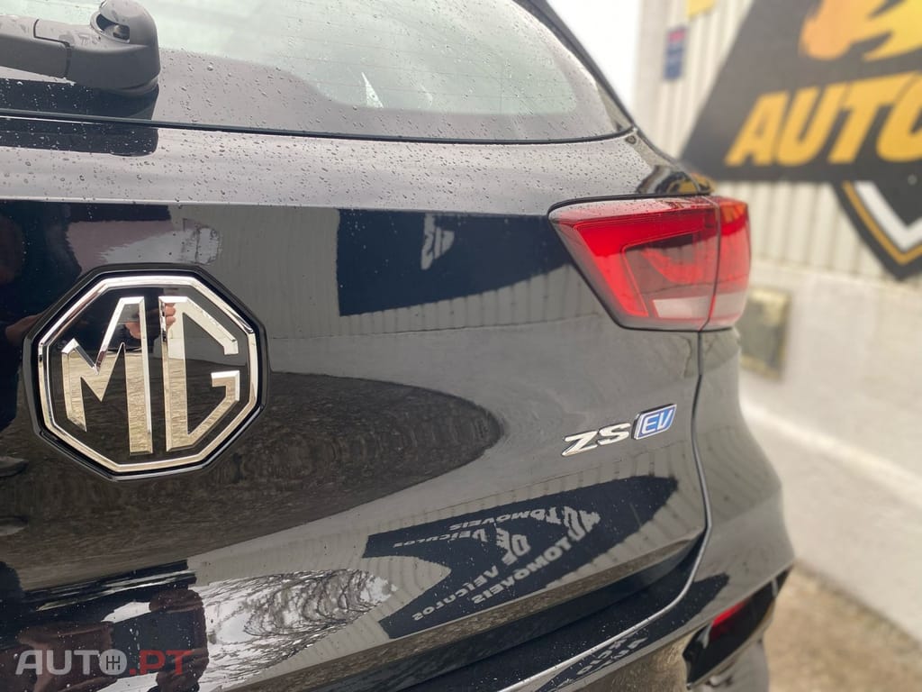 MG ZS EV 72.6 kWh Luxury OBC 11 kW