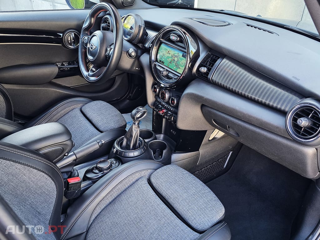 MINI Cooper D AUTO 5 Portas