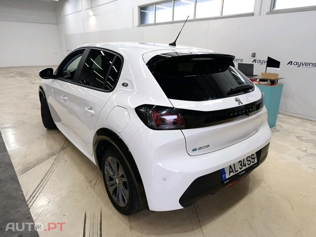 Peugeot e-208 50 kWh Active Pack — fotografia 2