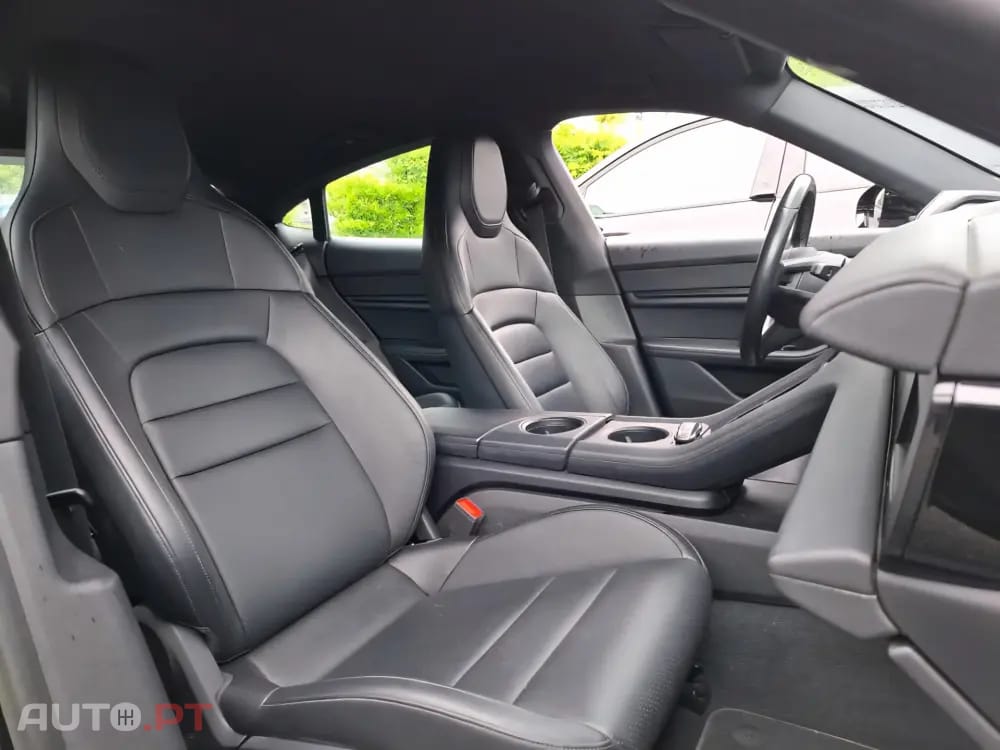 Porsche Taycan 4