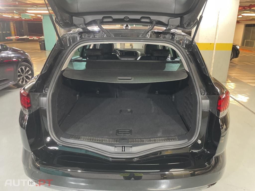 Renault Mégane Sport Tourer 1.5 Blue dCi Intens EDC
