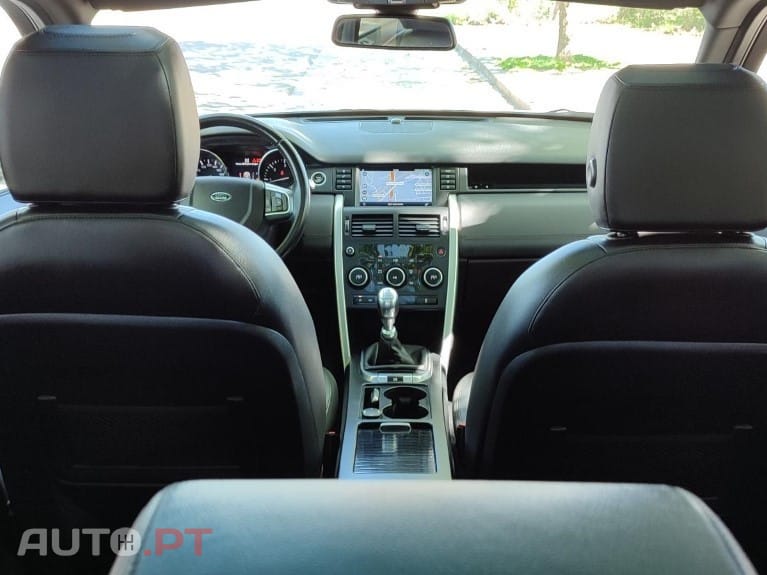 Land Rover Discovery Sport 2.0 eD4 HSE Luxury — fotografia 22