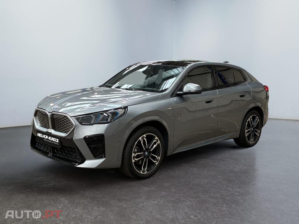 BMW iX2 eDrive20 Pack Desportivo M