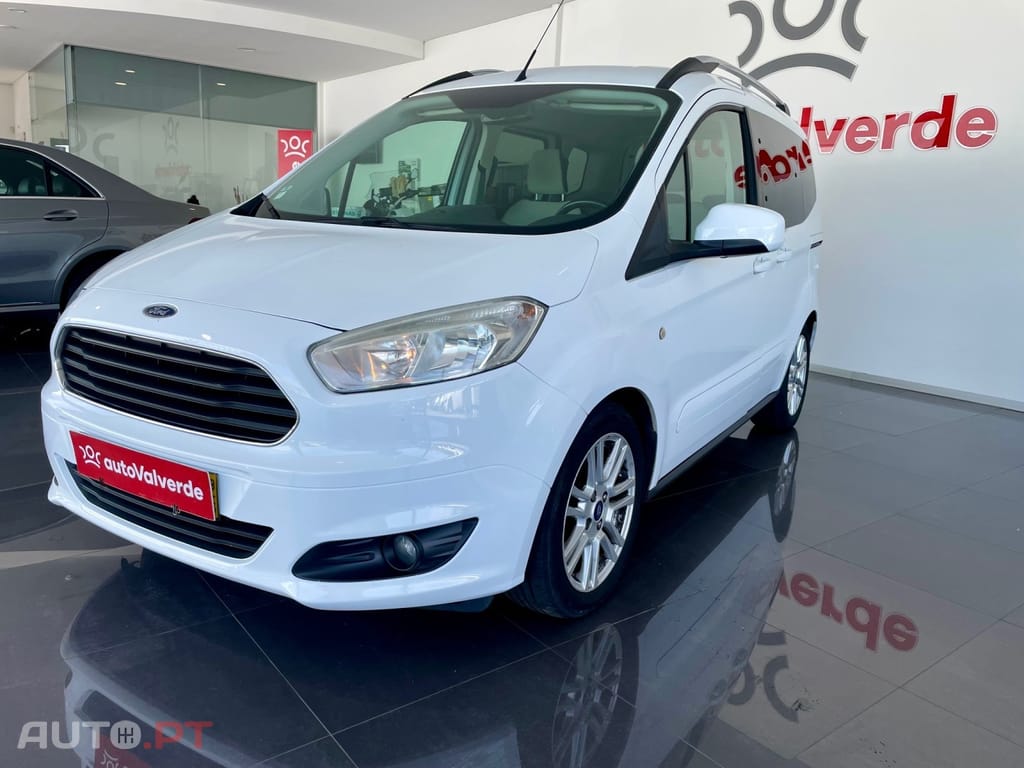 Ford Courier EcoBoost Titanium