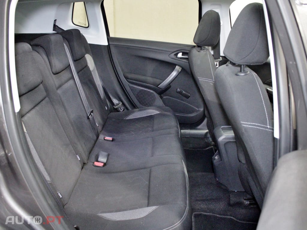 Peugeot 2008 1.2 PureTech Style EAT6