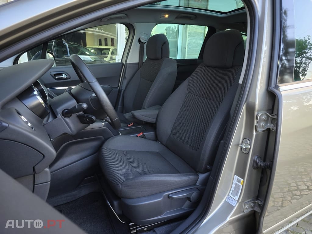 Peugeot 5008 1.6 BlueHDi Allure J17