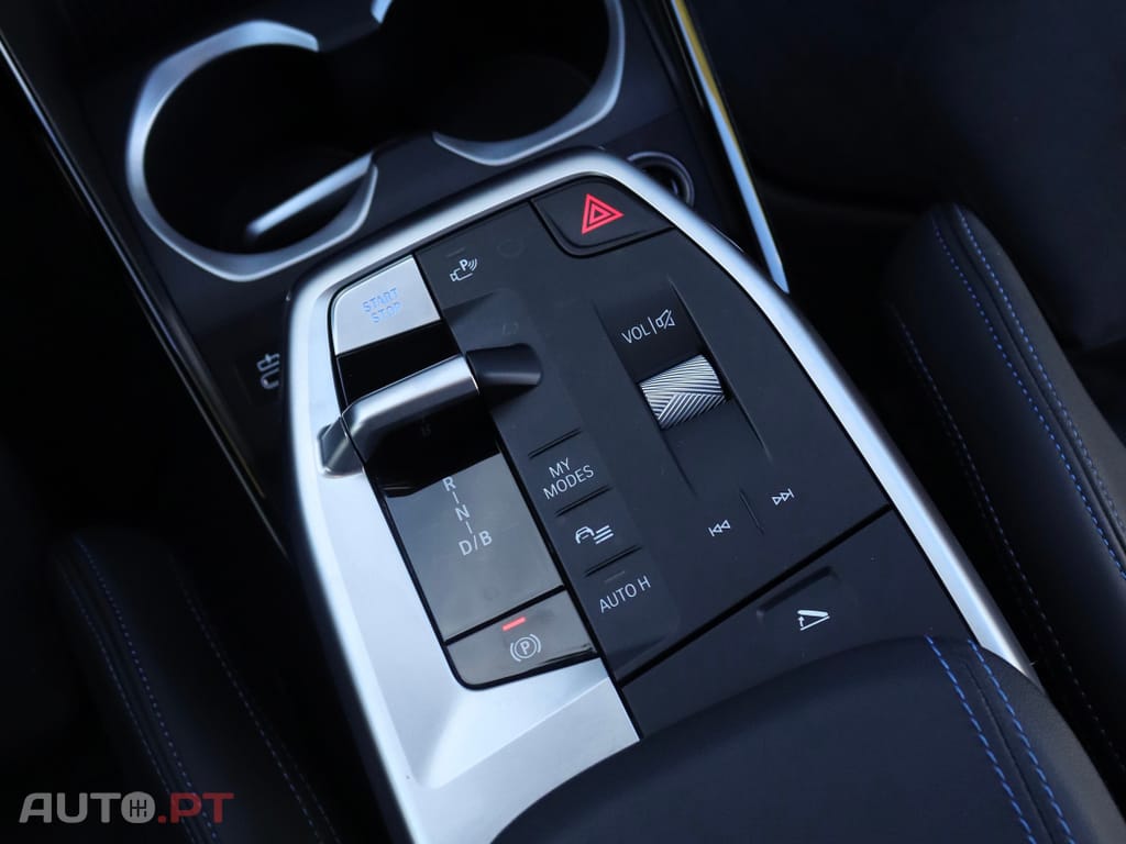BMW iX2 eDrive20 Pack Desportivo M