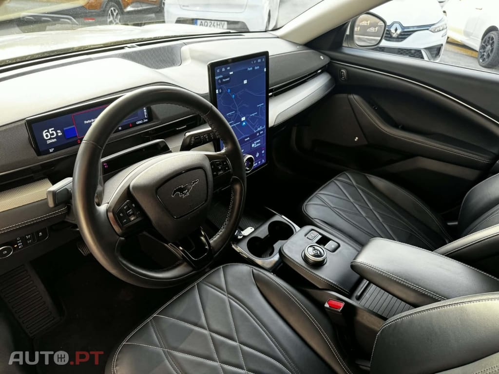 Ford Mustang Mach-E 75.7 kWh Base