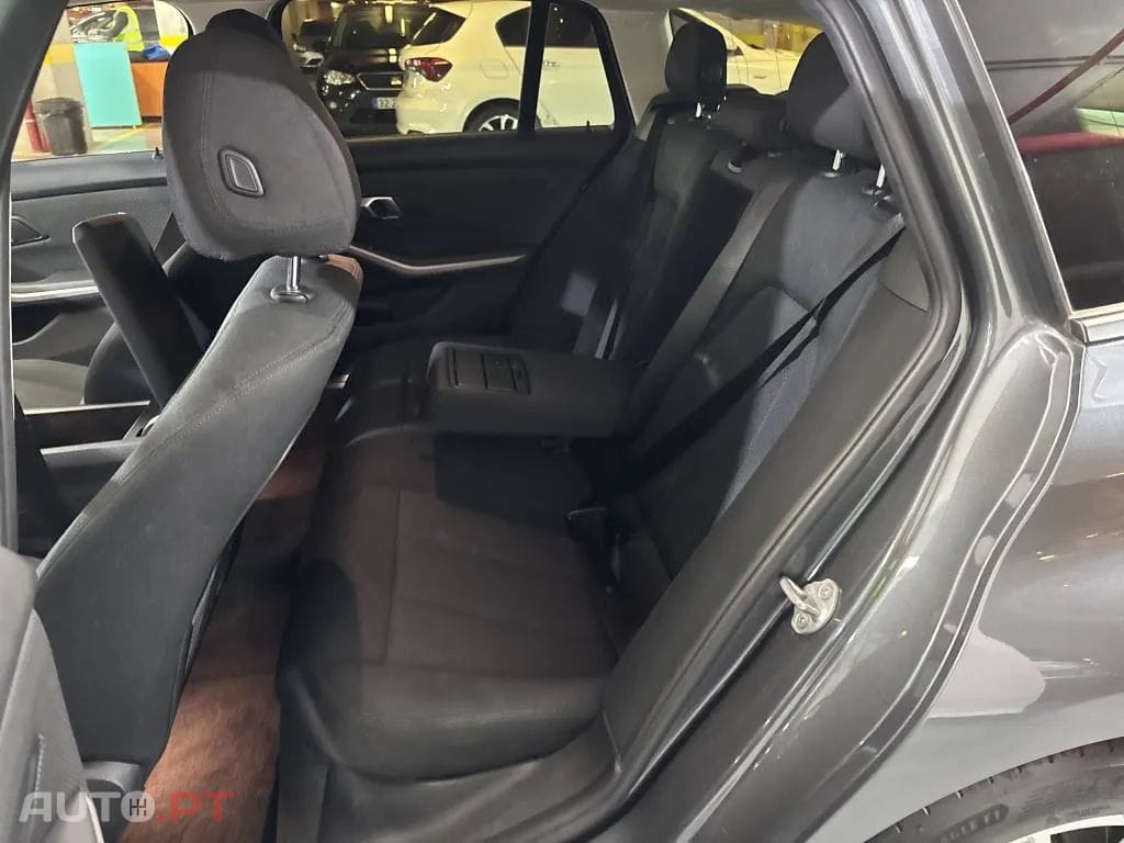BMW 330 e Touring Corporate Edition Auto