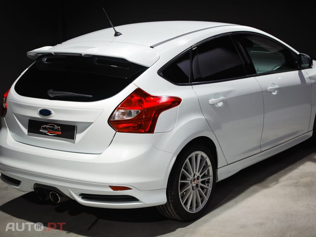 Ford Focus 2.0 EcoBoost ST c/ Pack Pele Desportiva