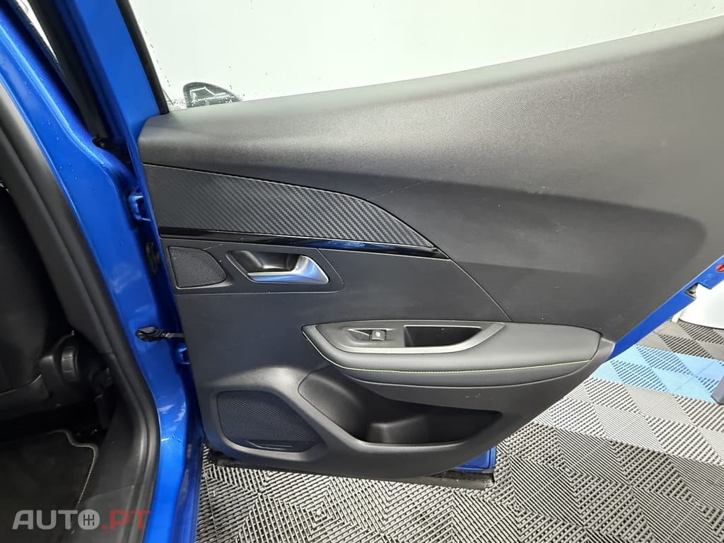 Peugeot E-2008 50 kWh GT