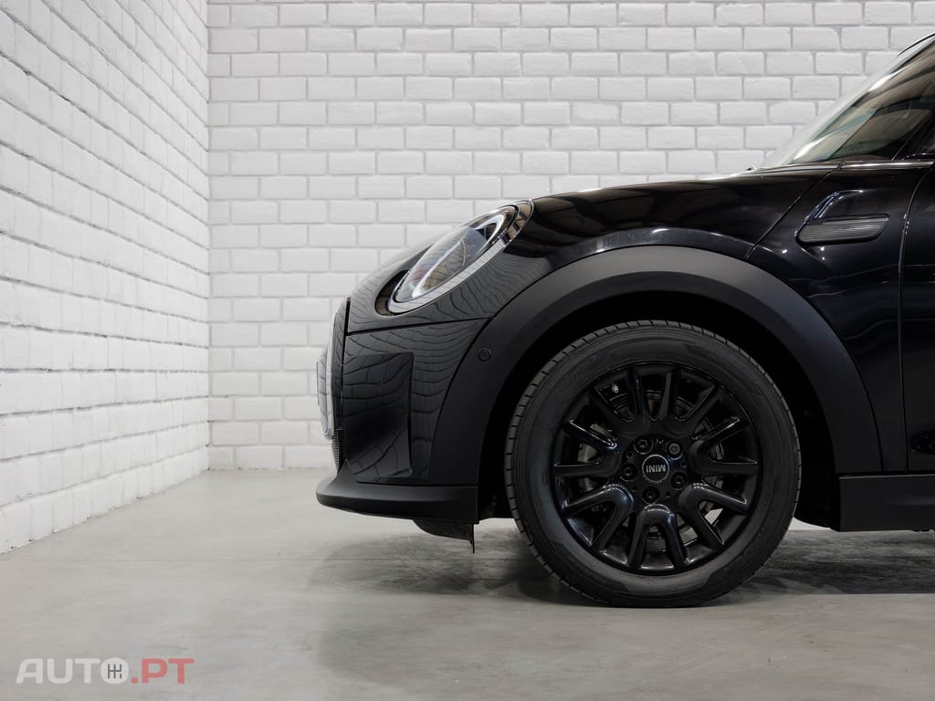 MINI Cooper Premium Yours Auto