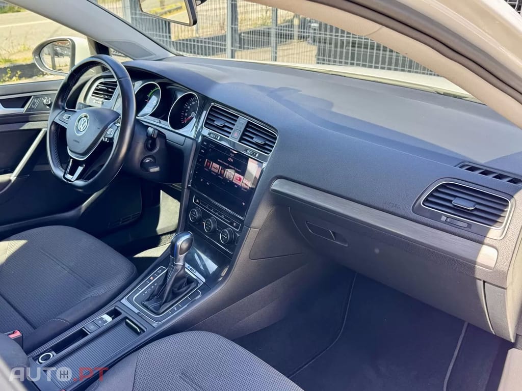 Volkswagen e-Golf Standard