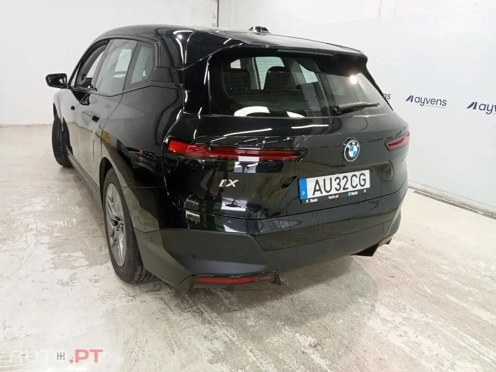 BMW iX xDrive 40