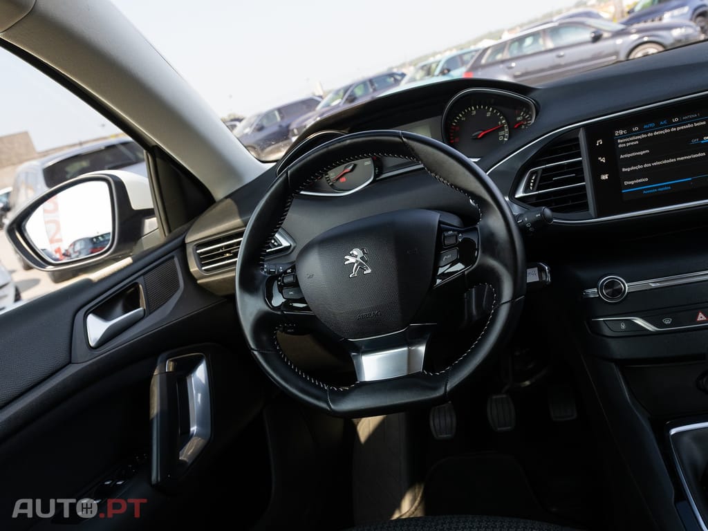 Peugeot 308 1.5 BlueHDi Business Line