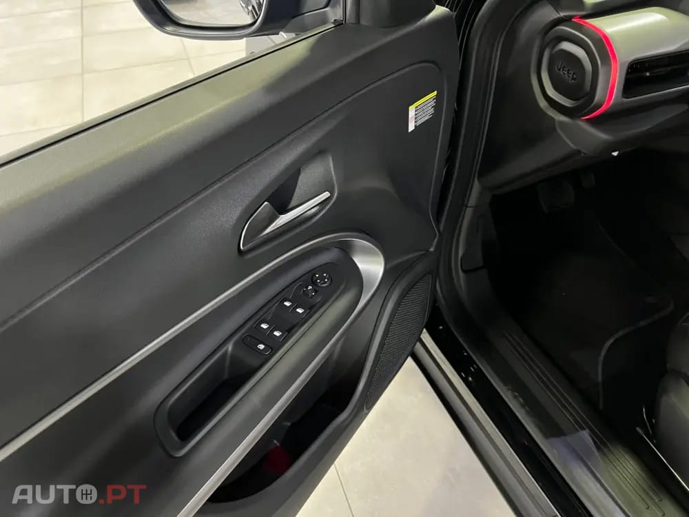 Jeep Avenger 1.2 e-Hybrid Summit DCT