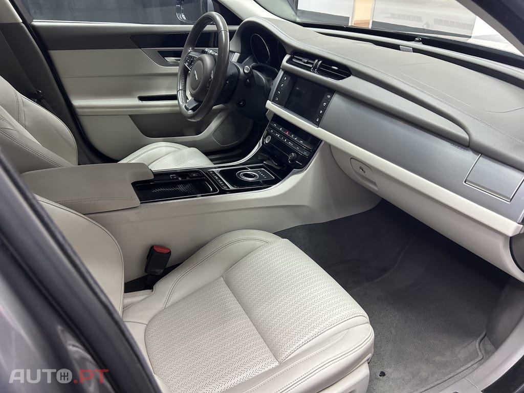 Jaguar XF 2.0 D Prestige Aut.