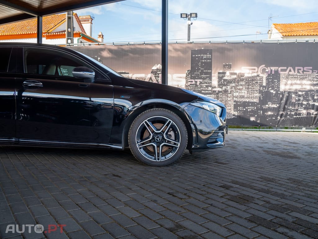 Mercedes-Benz A 250 e AMG Line