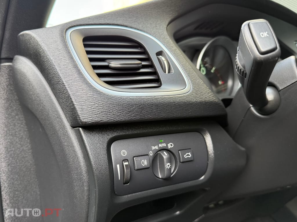 Volvo V40 1.6 D2 R-Design