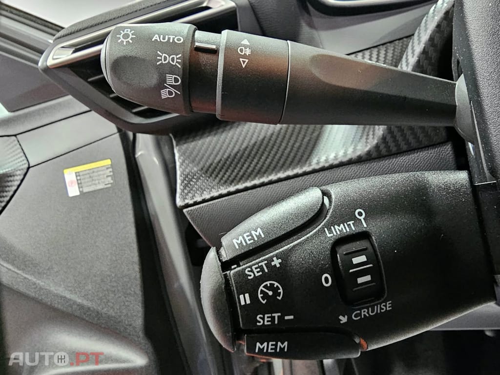 Peugeot e-208 50 kWh Allure — fotografia 17
