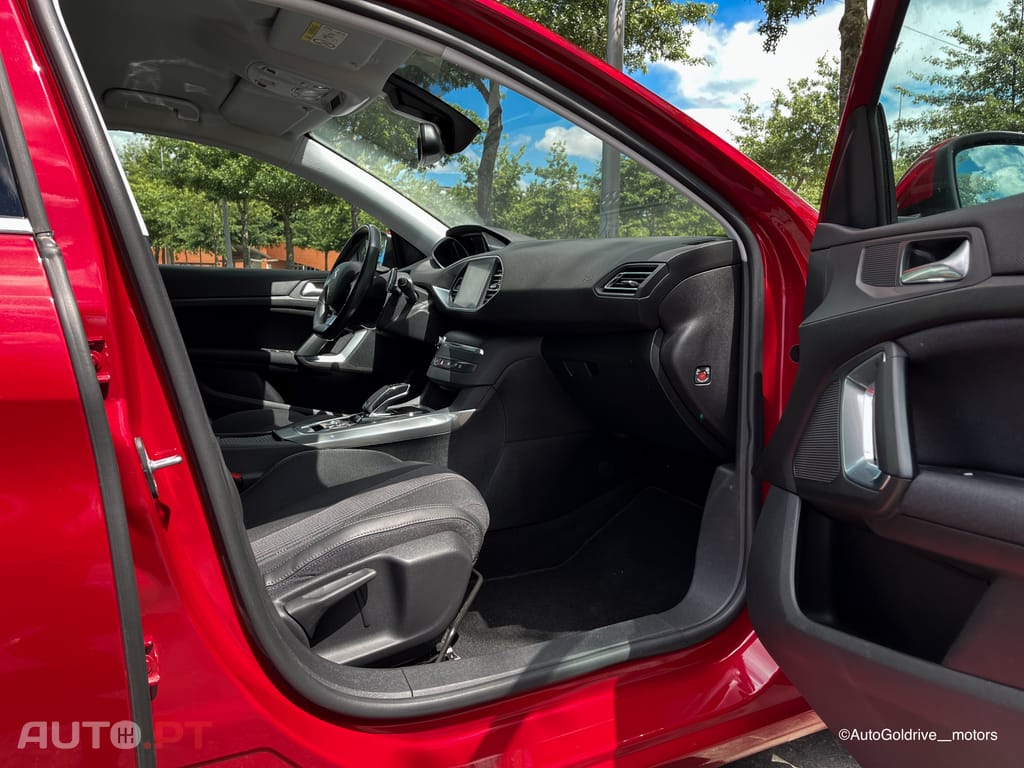 Peugeot 308 1.2 PureTech Allure EAT8