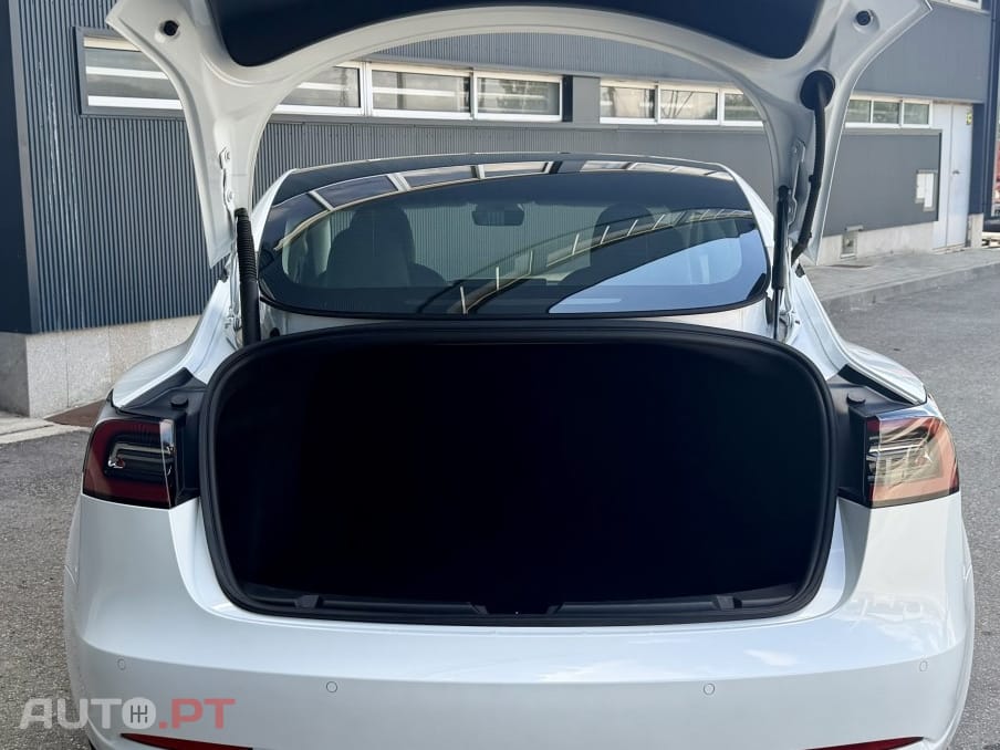 Tesla Model 3 Performance Dual Motor AWD — fotografia 10