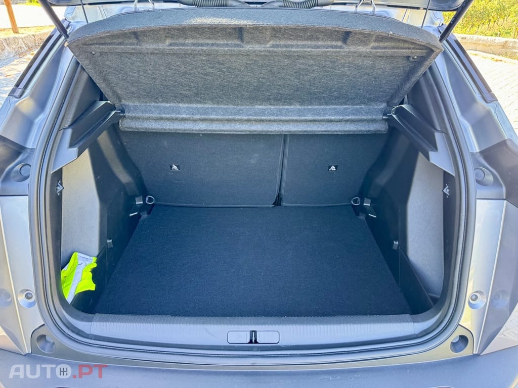 Peugeot 2008 1.2 Hybrid Style e-DCS6