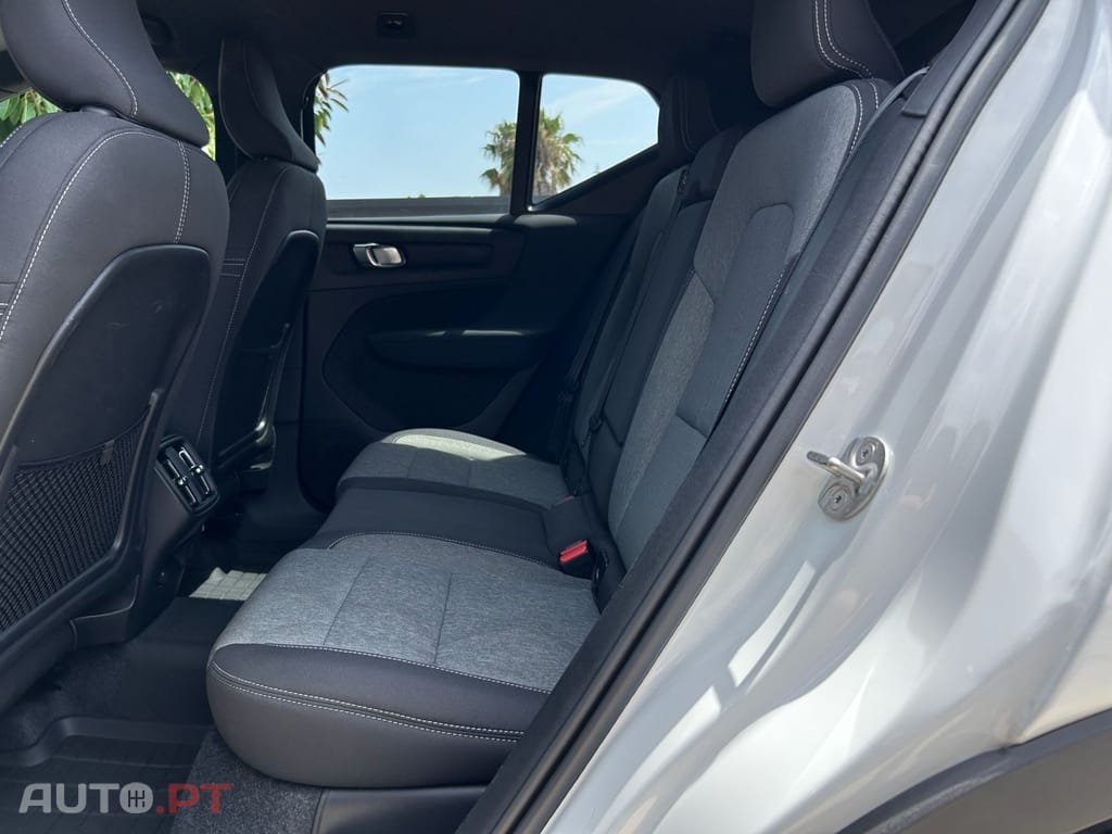 Volvo XC40 2.0 B3 Plus Dark