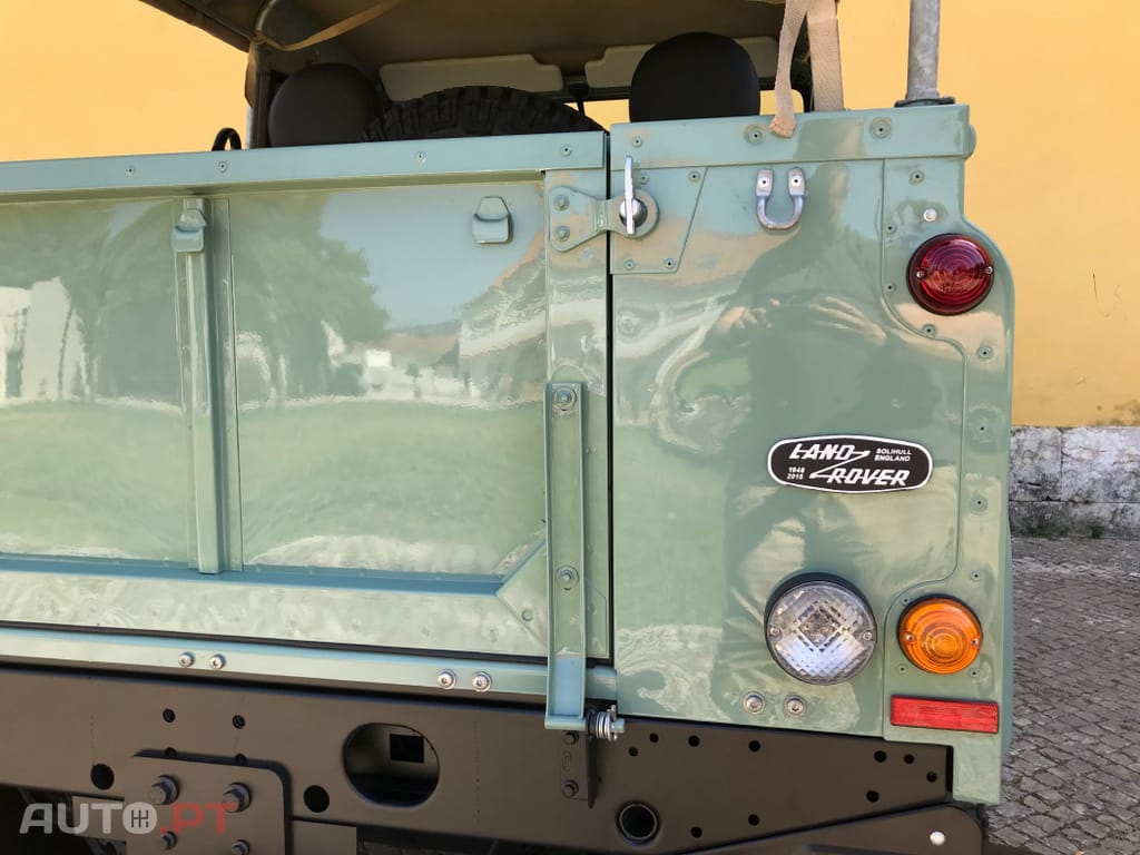 Land Rover Defender TD4 PUMA HERITAGE