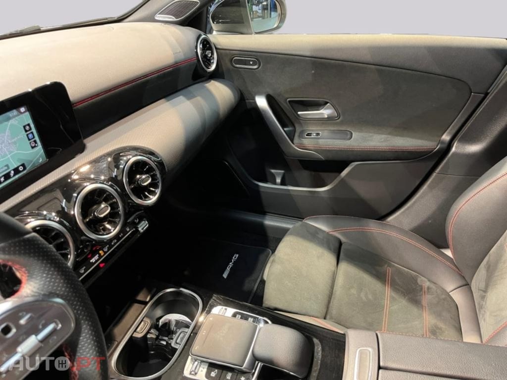 Mercedes-Benz A 250 e Limousine AMG I.V.A DEDUTÍVEL 