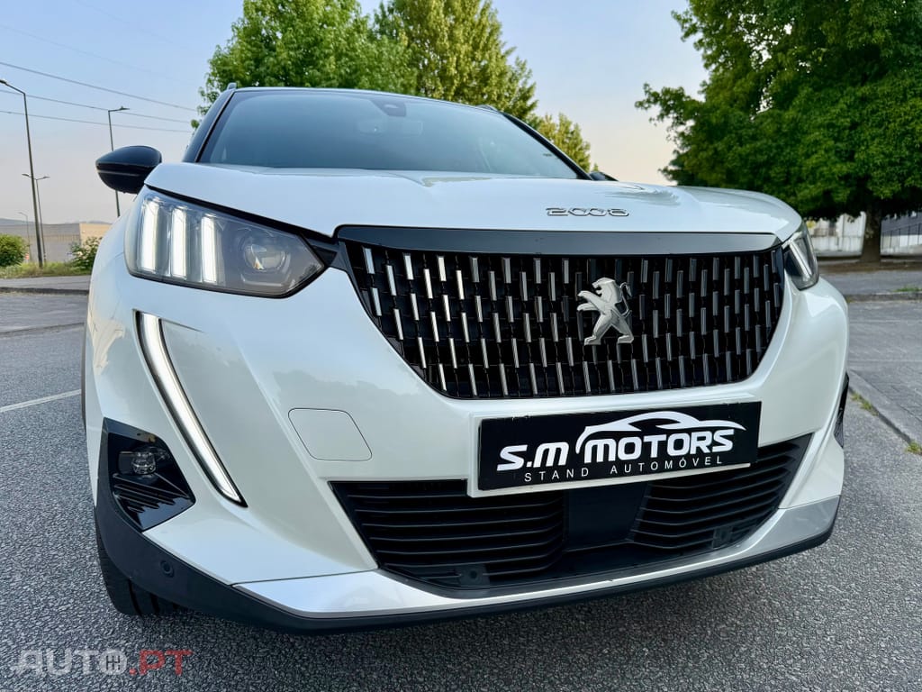 Peugeot 2008 PureTech 155 EAT8 GT