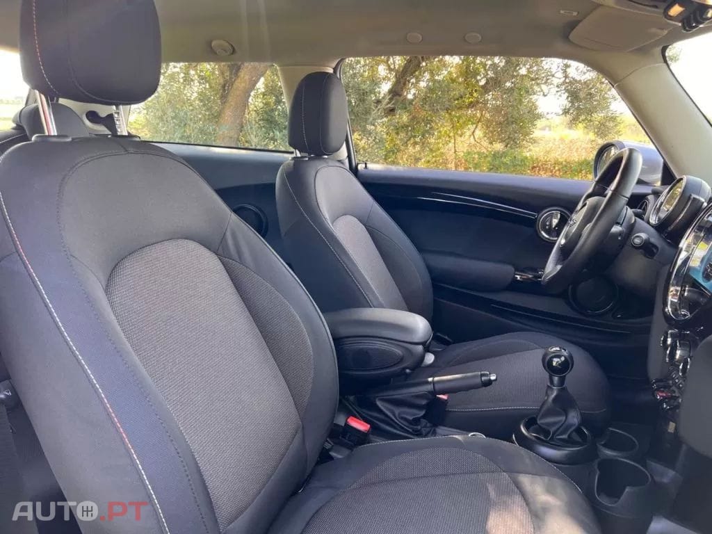 MINI Cooper Premium First Essential