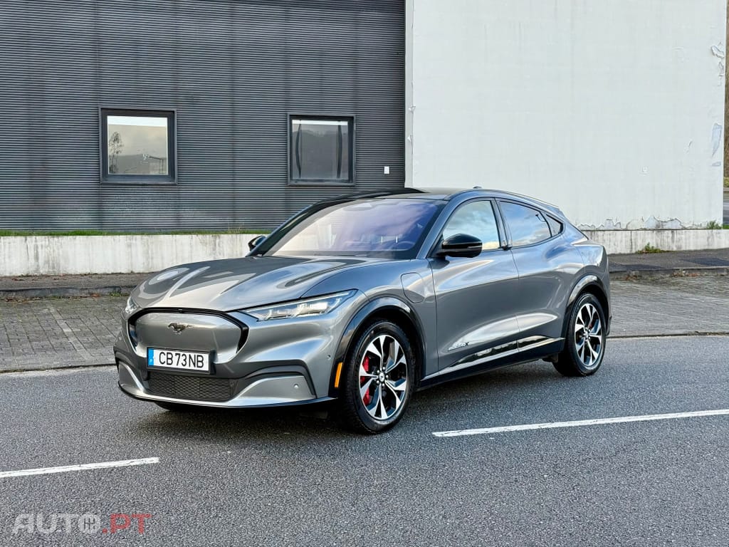 Ford Mustang Mach-E AWD PREMIUM