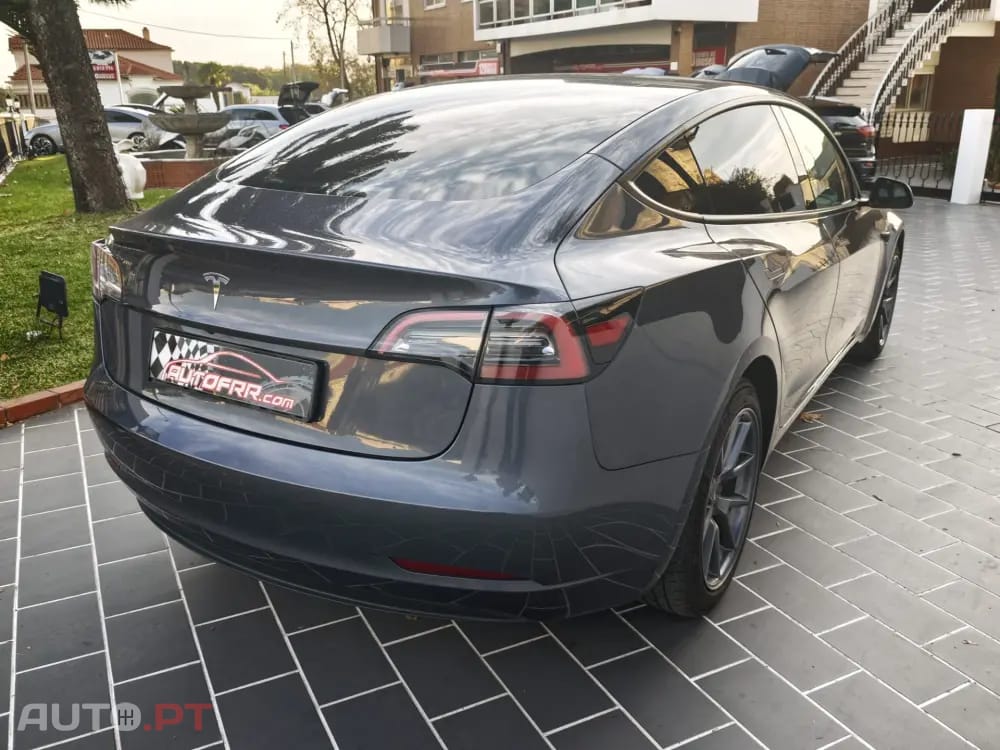 Tesla Model 3 Standard Range Plus RWD