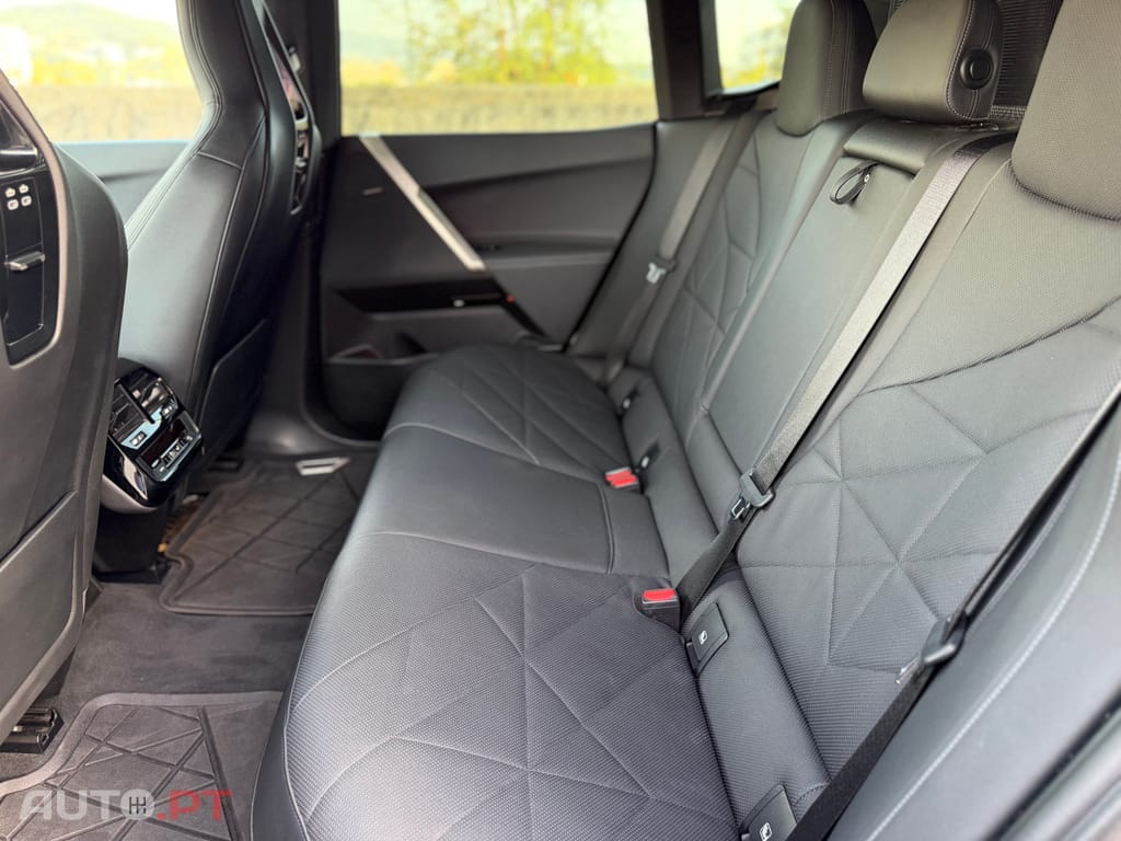 BMW iX xDrive 40 Pack Desportivo