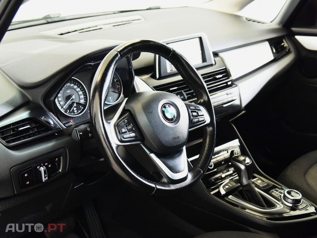 BMW 225 PLUG-IN