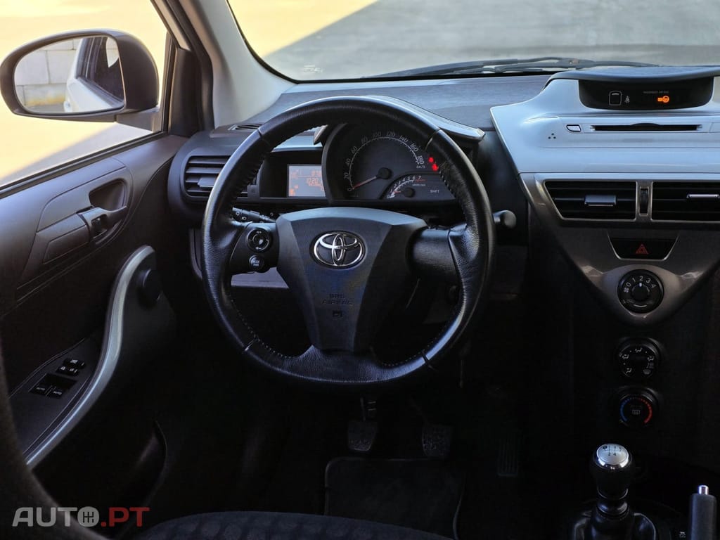 Toyota iQ 1.0 VVT-i