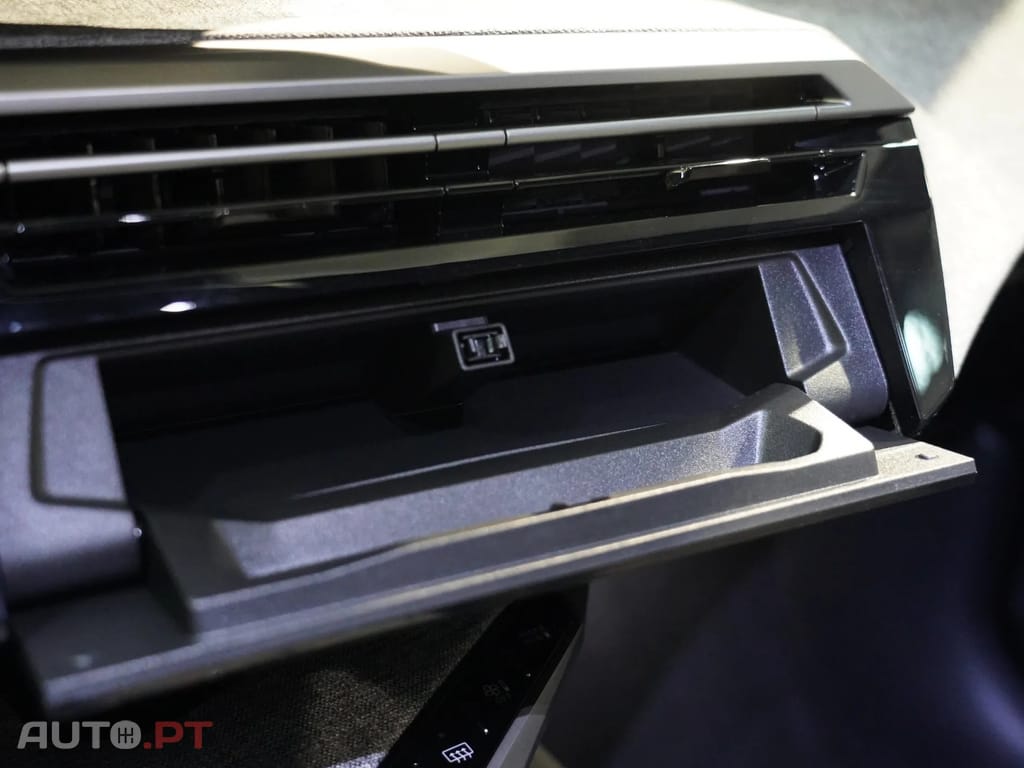 Peugeot 3008 1.2 Hybrid Allure e-DCS6