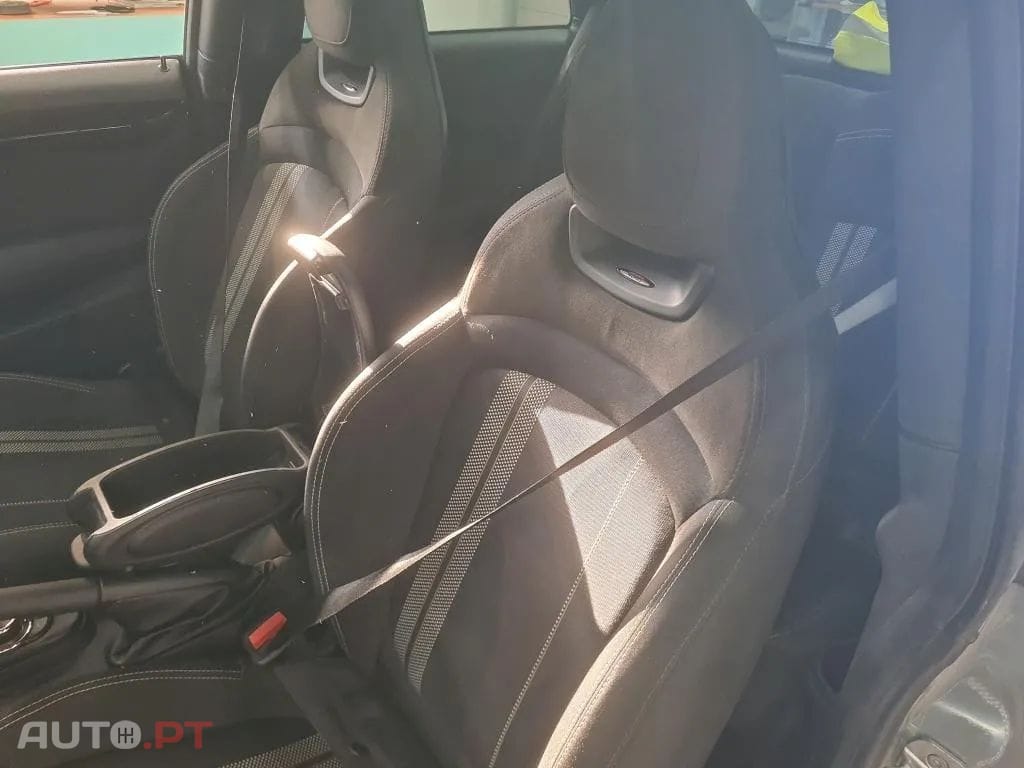 MINI Cooper John Cooper Works Auto Desportiva