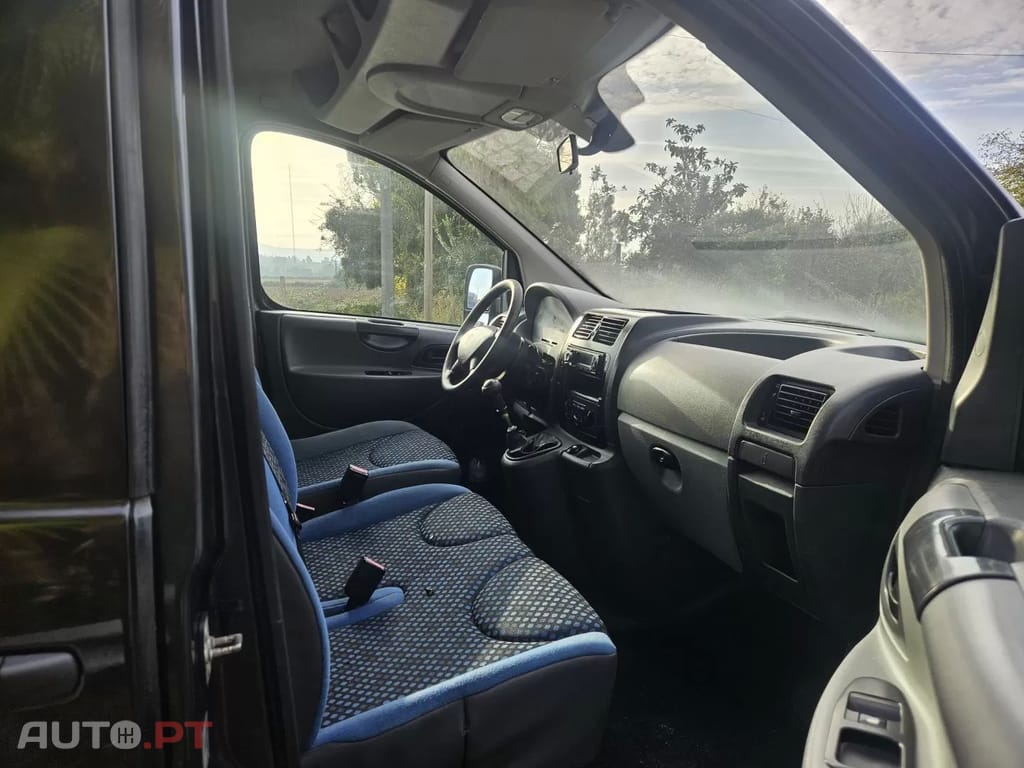 Peugeot E-Expert 9 lugares