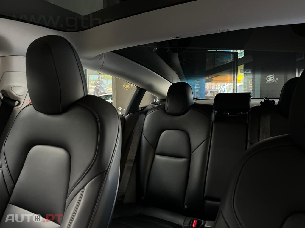 Tesla Model 3 Stander 