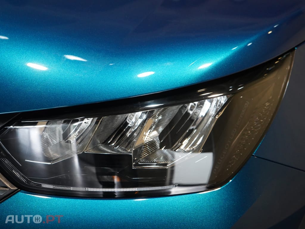 Peugeot 2008 1.2 Hybrid Allure e-DCS6