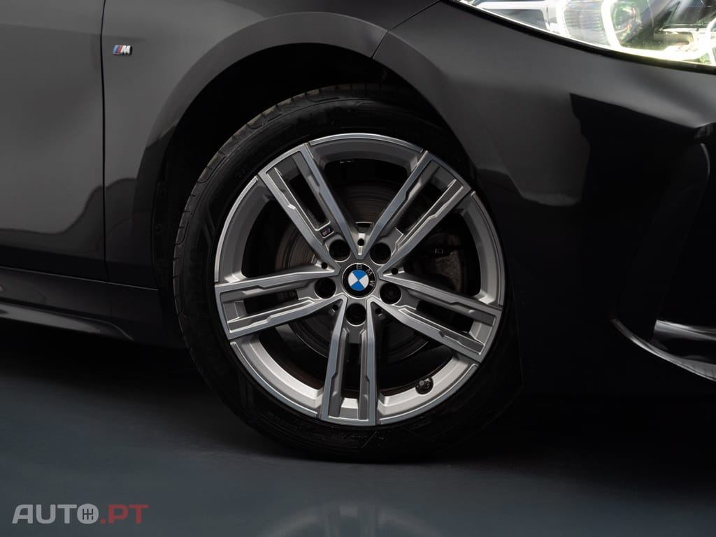 BMW 118 i Pack Desportivo M Auto