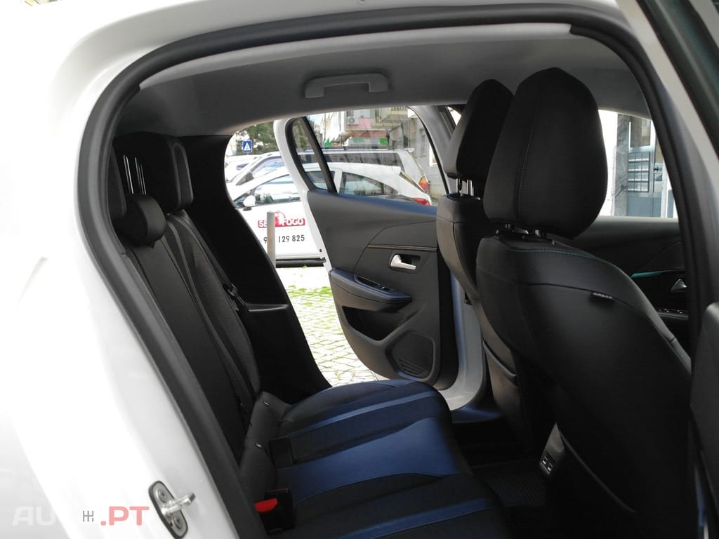 Peugeot E-208 50 kWh Active